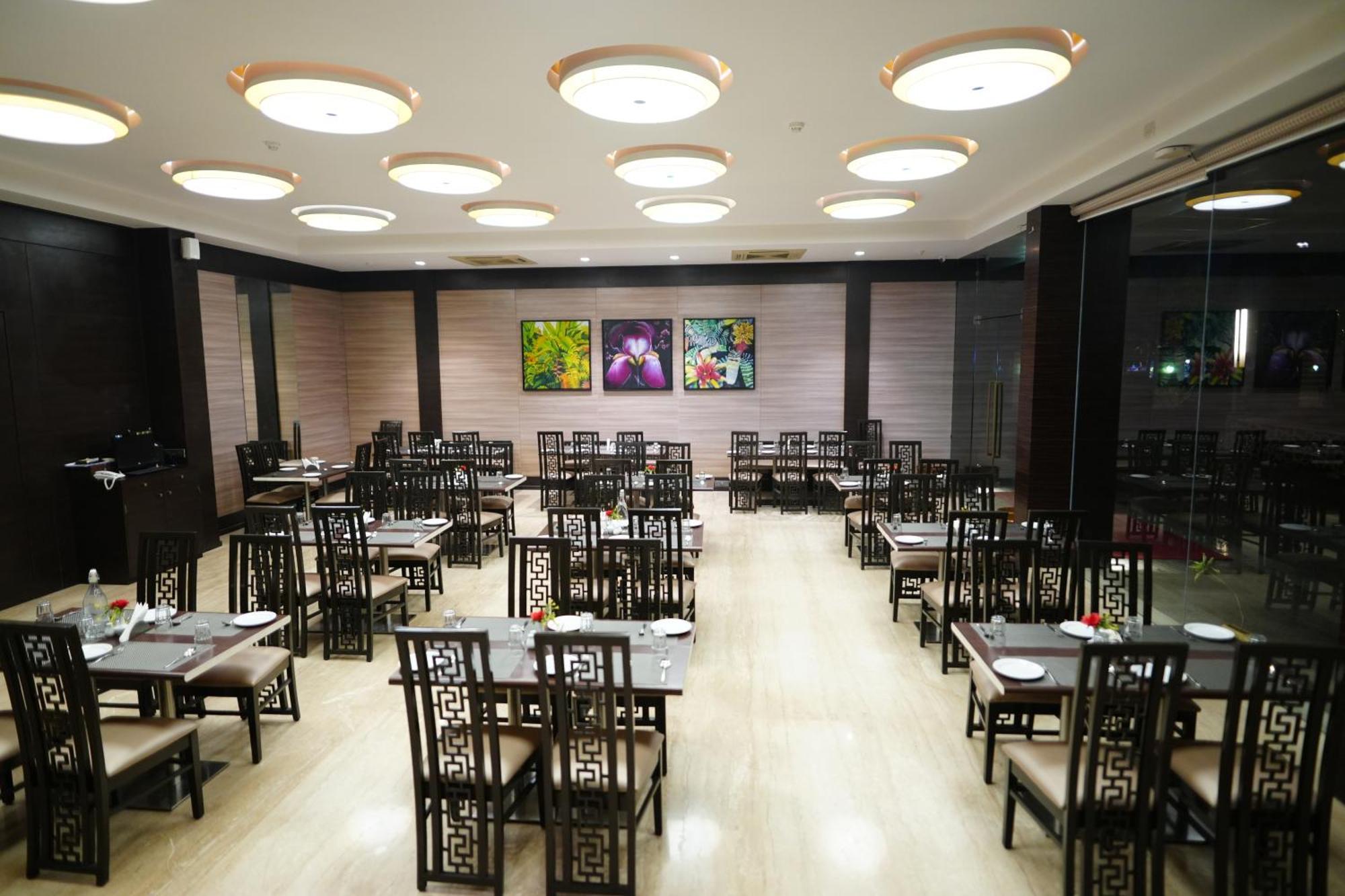维萨瓦大酒店 罗纳瓦拉 外观 照片