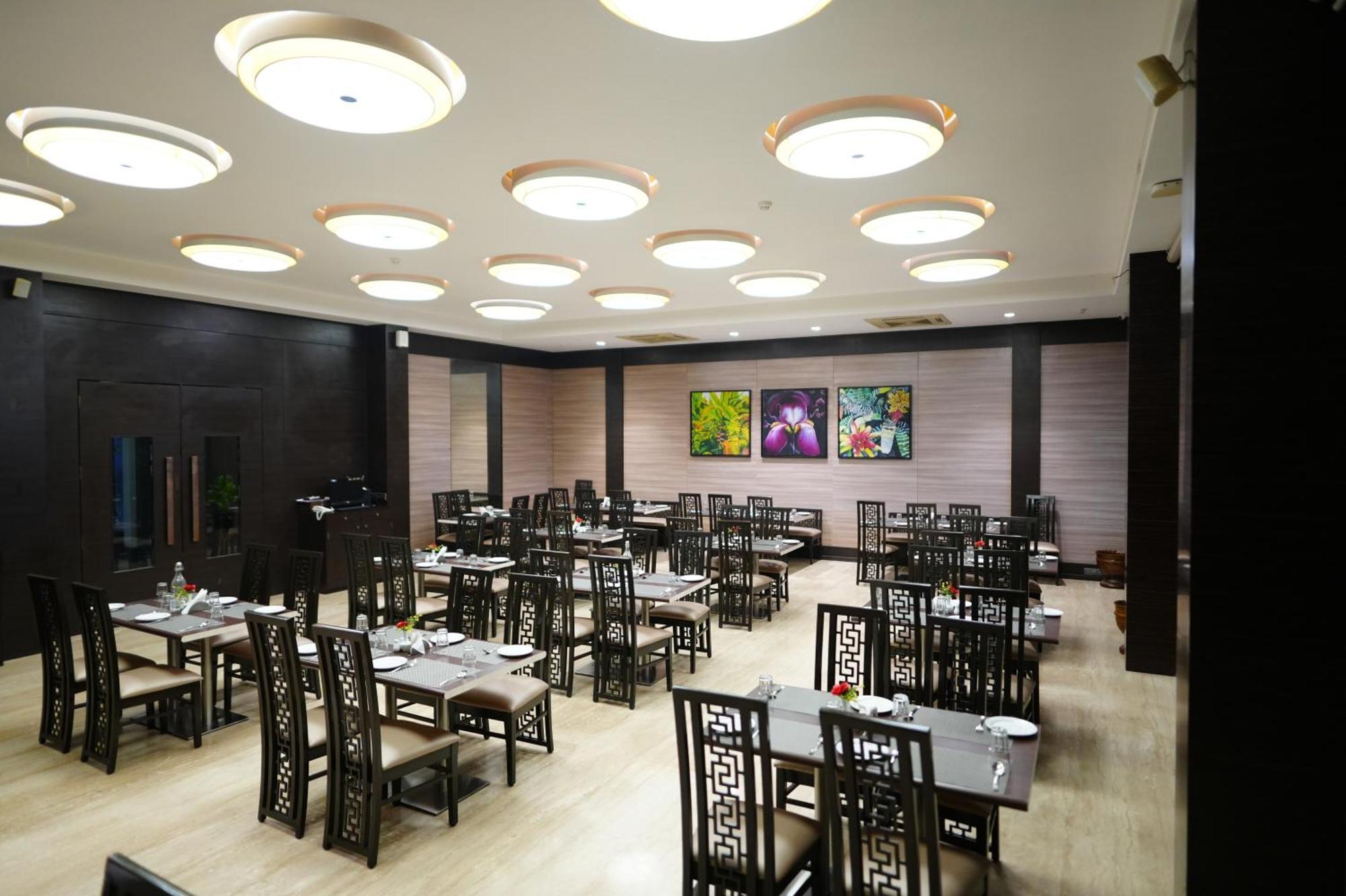 维萨瓦大酒店 罗纳瓦拉 外观 照片