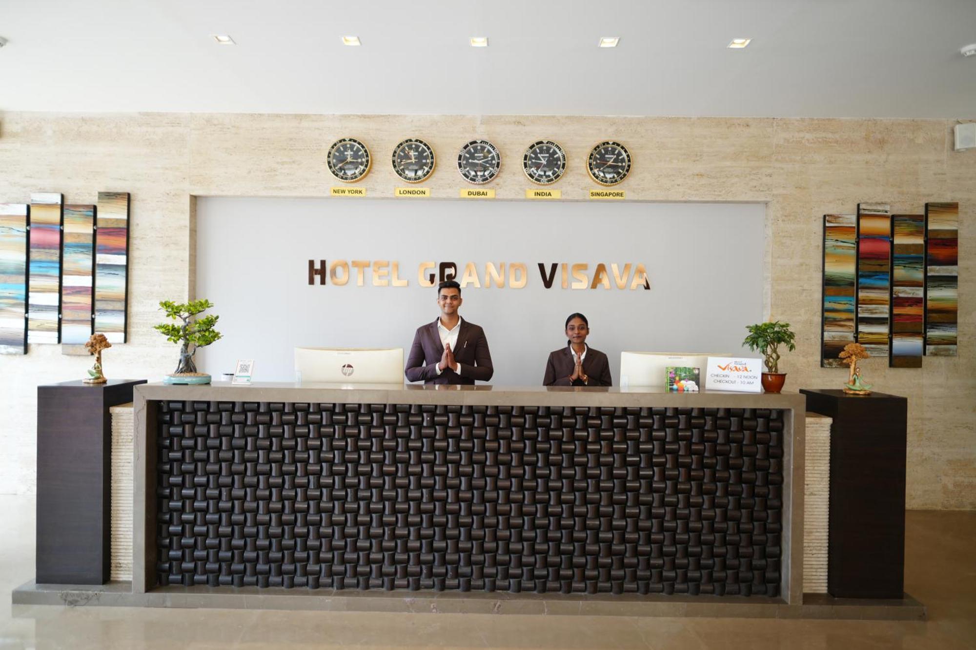 维萨瓦大酒店 罗纳瓦拉 外观 照片
