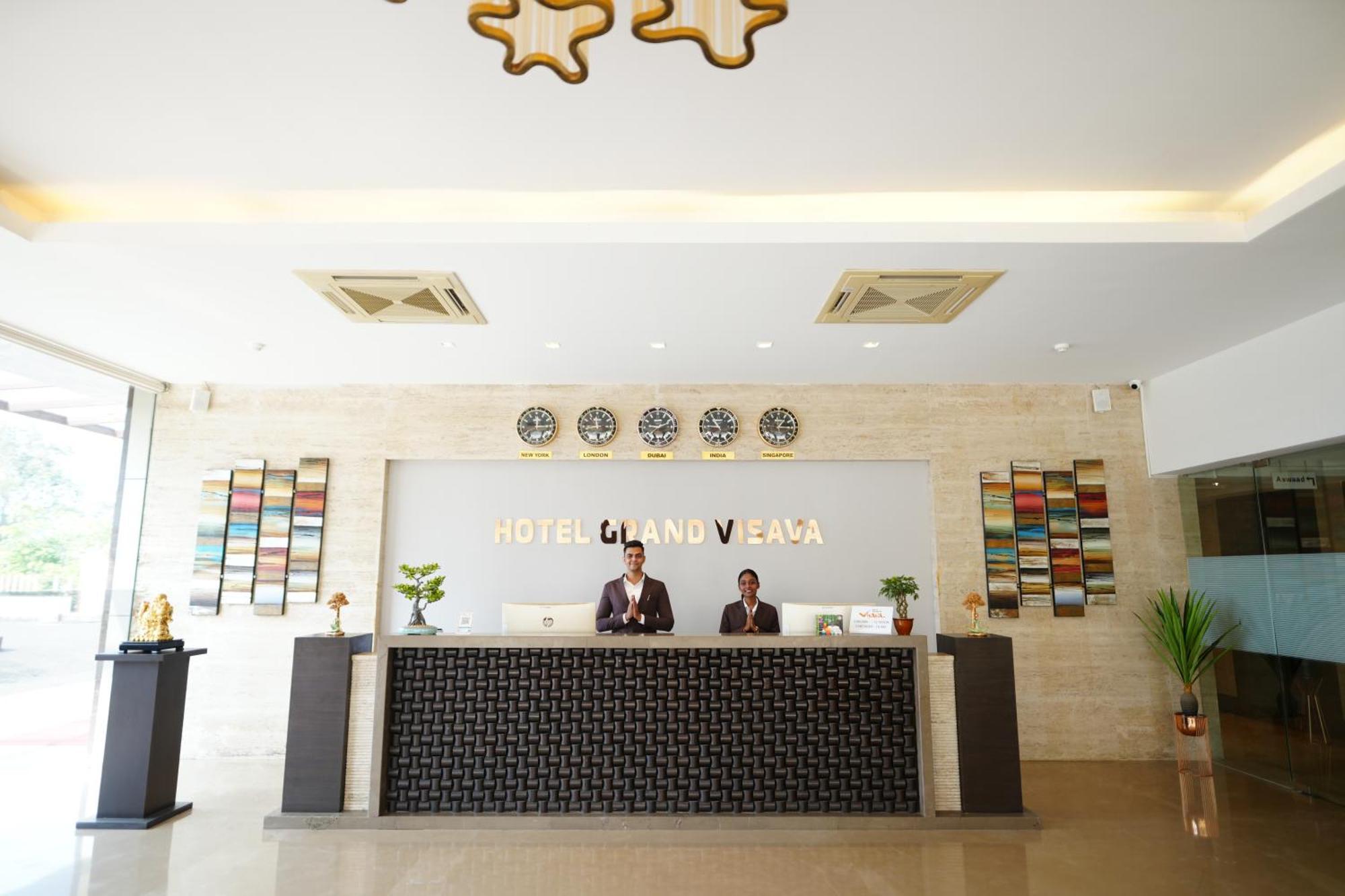 维萨瓦大酒店 罗纳瓦拉 外观 照片
