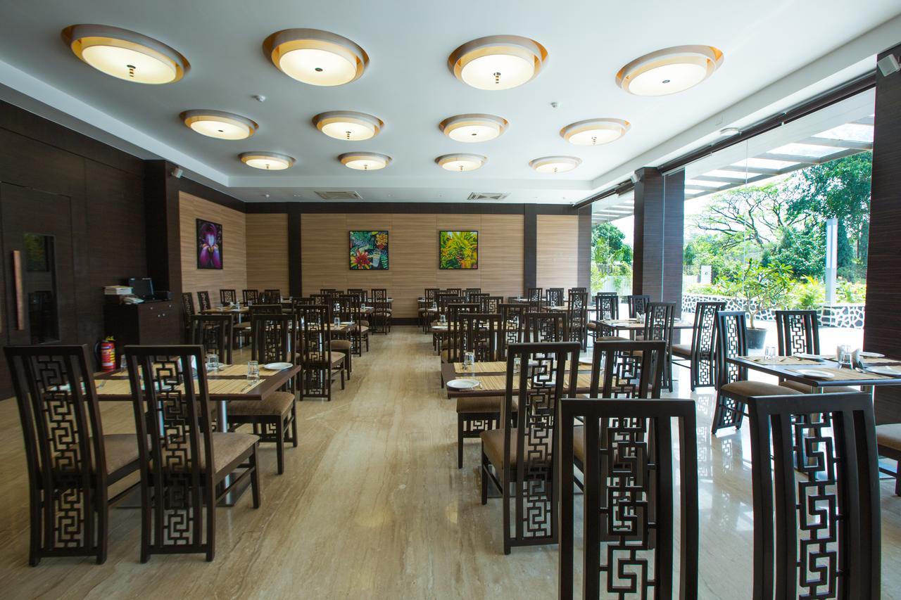 维萨瓦大酒店 罗纳瓦拉 外观 照片